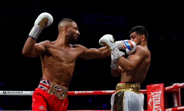 Feeryahanka Ingiriiska ah ee Amir ayaa ka fariistay ciyaaraha feerka oo ahayd xirfad uu ku jiray ku dhawaad ​​20 sano.    kadib markii guuldaro ay ka soo gaartay Kell Brook