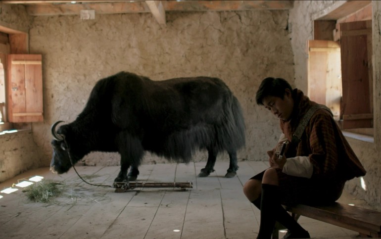 Film ka Lunana A Yak Bhutan ee boqortooyada yar ee Himalayan  ayaa loo magacaabay in uu ordo Abaalmarinta Oscar markii uu sahamiyay ‘tusaha farxadda’ iyadoo la la tartansiinayo ilaa 5 film oo ka kala yimid talyaaniga, norwey Denmark iyo Japan