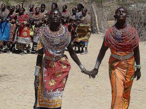 UNESCO waxay ku baaqday in caadooyin dhaqameed bulshooyinka kala duwan ee dunida lagu daro liiska hidaha aan la taaban karin.