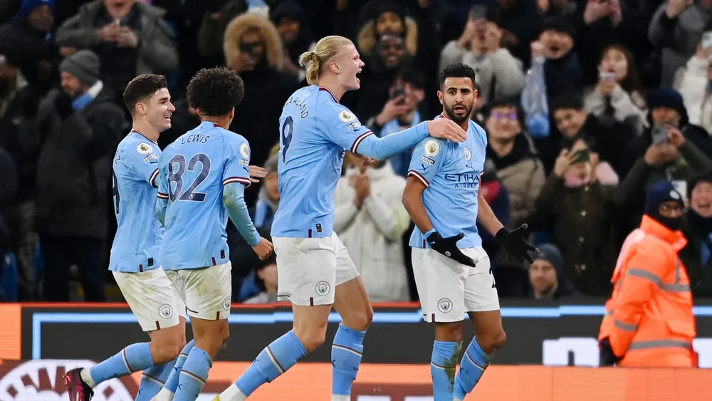 Manchester City ayaa ka dagaalantay laba gool oo laga la hormaray si ay 4-2 kaga badiso Tottenham kulan ka tirsan Premier League khamiistii