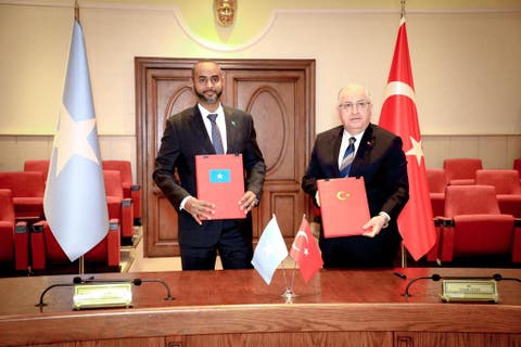 Somalia Iyo Turkiga oo kala saxiixday heshiis difaac oo cusub