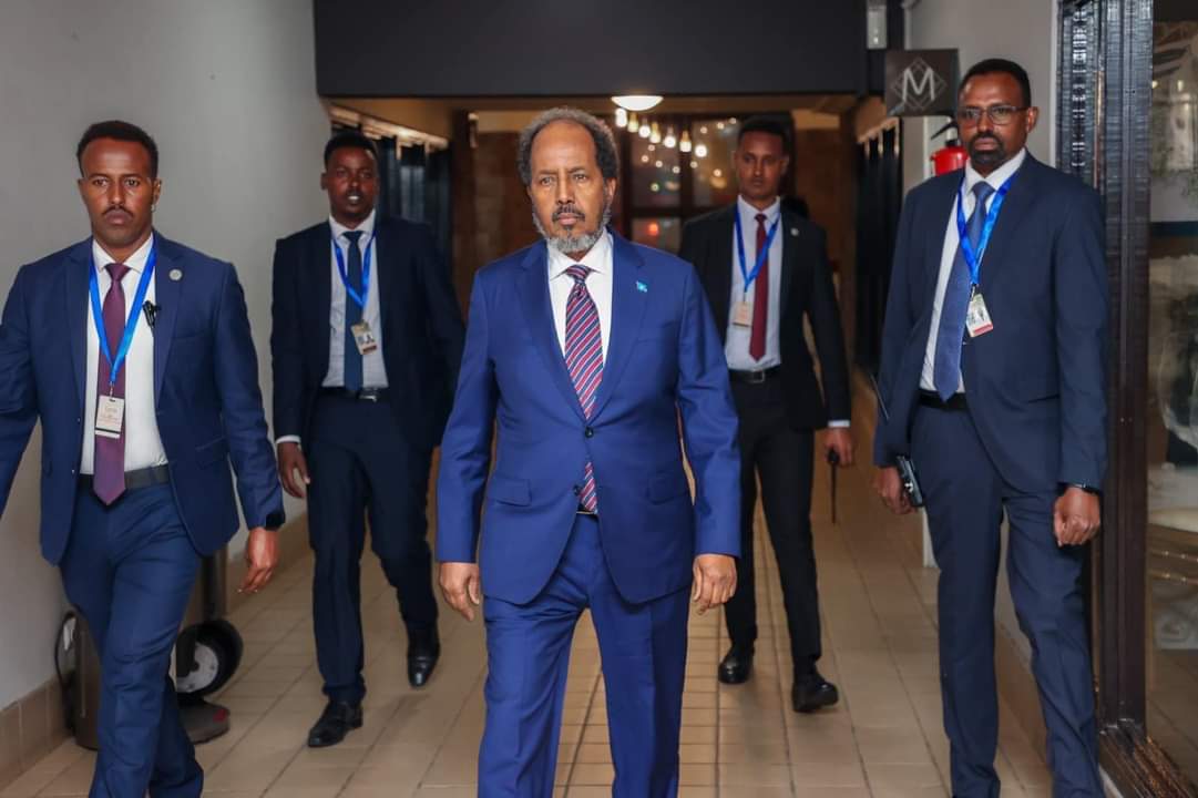 Madaxweynaha Soomaaliya oo soo gaabiyay safarkii shirka AU ee Adisababa ayaa ku laabtay Muqdisho