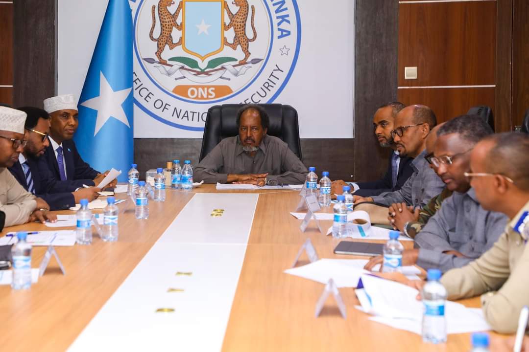 Madaxweyne Xasan Sheekh ayaa guddoomiyay Shirka Golaha Amniga Qaranka oo looga hadlay dardargalinta hawlgallada ciribtirka khawaarijta