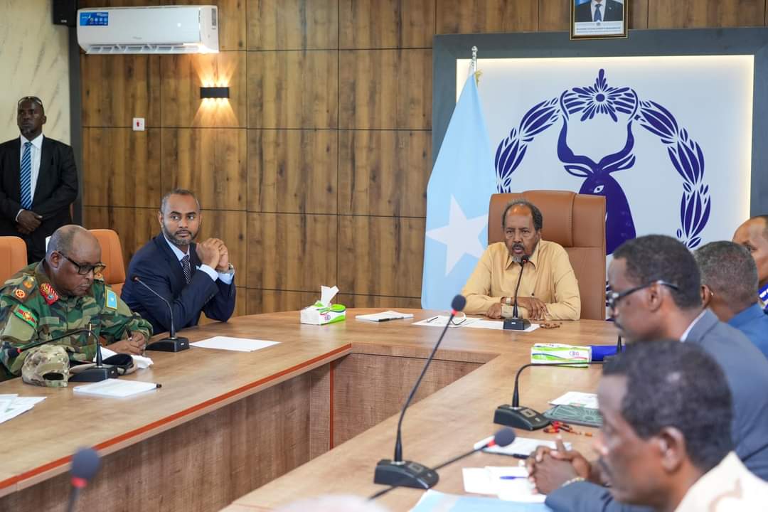 Madaxweyne Xasan Sheekh oo kulan la qaatay hetadaha Amaanka si loo ciribtiro khawaarijta Alshabaan