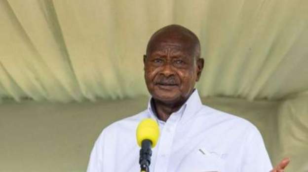 Uganda Koox fanaaniin ah ayaa  loo xiray inay ‘aflagaado’ u geeysteen Madaxweyne Museveni