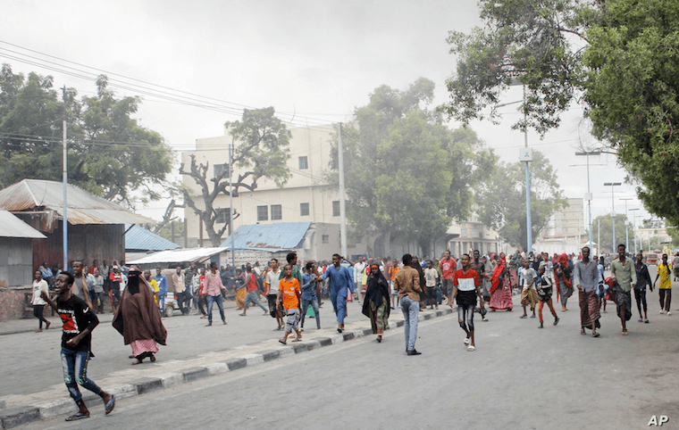 Dadweyne careysan oo maanta isugu soo baxay  Muqdisho ayaa dhigay dibad-bax cabasho ah