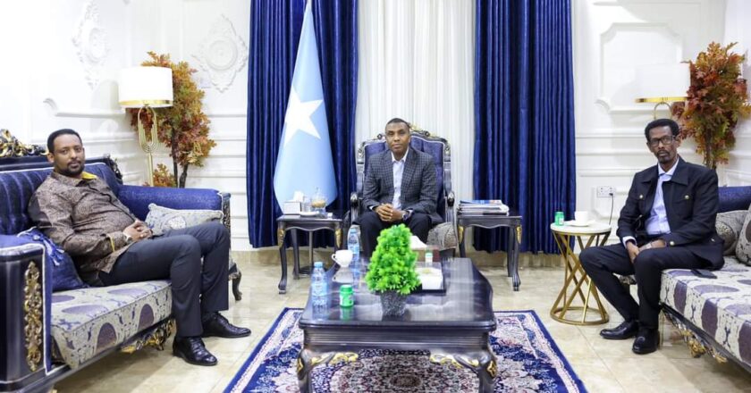 Raysilwasaare Xamsa oo kulan la yeeshay madaxweyne ku xigeenada Galmudug iyo Jubbaland