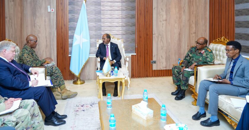 Maxay kawada Hadleen daxweyne Xasan Iyo Taliyaha Ciidamada Mareykanka ee Afrika AFRICOM?