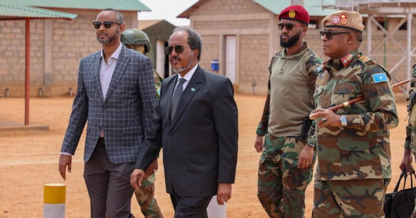 Madaxweyne Xasan Sheekh Oo Tababar u Soo Xiray Saraakiil ka tirsan Ciidanka Xoogga Dalka