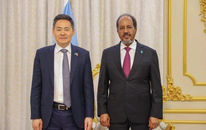 kulan Villa Somalia ku dhex-maray Xasan iyo Xue Bin