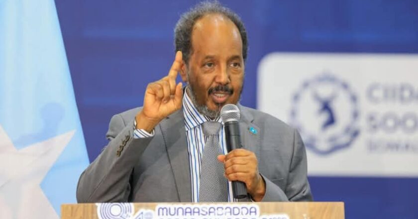 Daawo :Madaxweyne Xasan oo ka qeybgalay xuska sanad guurada 81-aad ee aas aaska Ciidanka Booliska Soomaaliyeed